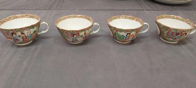 Een Chinees Canton famille rose 41-delig servies met het wapen van Ormiston voor de Schotse markt, 19e eeuw