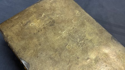 A Chinese rectangular gilt silver 'dragons' box for the Vietnamese market, He Sheng 和盛 seal mark, 19th C.