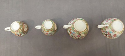 Een Chinees Canton famille rose 41-delig servies met het wapen van Ormiston voor de Schotse markt, 19e eeuw