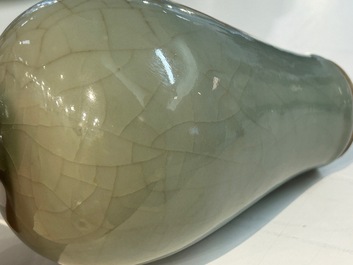A Chinese monochrome celadon-glazed 'meiping' vase, 18/19th C.