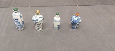 Vier Chinese blauw-witte snuifflessen, 18/19e eeuw