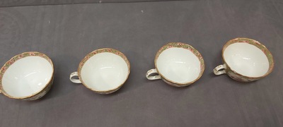 Een Chinees Canton famille rose 41-delig servies met het wapen van Ormiston voor de Schotse markt, 19e eeuw