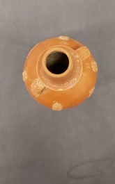 Vase amphorisque romain en sigill&eacute; d&eacute;cor&eacute; de palmettes et d'un frise de texte, Afrique du Nord, 1er/3&egrave;me