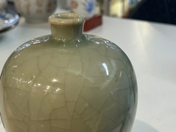 A Chinese monochrome celadon-glazed 'meiping' vase, 18/19th C.