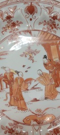 Drie Chinese ijzerrode en vergulde borden in lotusvorm, Kangxi