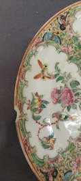 Een Chinees Canton famille rose 41-delig servies met het wapen van Ormiston voor de Schotse markt, 19e eeuw