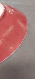 Een paar Chinese monochrome robijnrode schotels, Jiaqing merk en periode