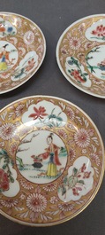 Een Chinese famille rose theepot, vier koppen en drie schotels, Yongzheng