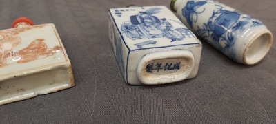 Five Chinese blue and white, iron-red and qianjiang cai snuff bottles, 19/20th C.