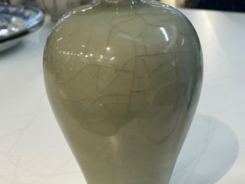 A Chinese monochrome celadon-glazed 'meiping' vase, 18/19th C.