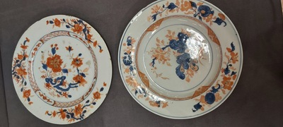 Dertien Chinese Imari-stijl borden, Kangxi/Qianlong