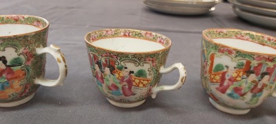 Een Chinees Canton famille rose 41-delig servies met het wapen van Ormiston voor de Schotse markt, 19e eeuw