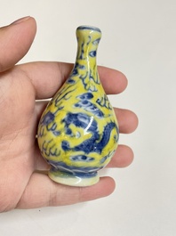 Six tabati&egrave;res en porcelaine de Chine, 19/20&egrave;me