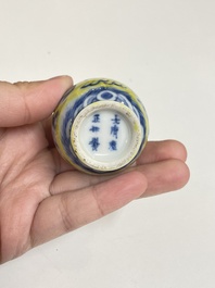 Six tabati&egrave;res en porcelaine de Chine, 19/20&egrave;me