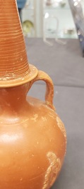 Vase amphorisque romain en sigill&eacute; d&eacute;cor&eacute; de palmettes et d'un frise de texte, Afrique du Nord, 1er/3&egrave;me