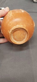 Vase amphorisque romain en sigill&eacute; d&eacute;cor&eacute; de palmettes et d'un frise de texte, Afrique du Nord, 1er/3&egrave;me