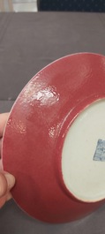 Een paar Chinese monochrome robijnrode borden, Jiaqing merk en periode