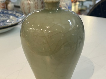 A Chinese monochrome celadon-glazed 'meiping' vase, 18/19th C.
