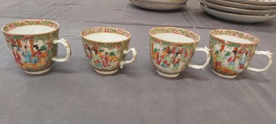 Een Chinees Canton famille rose 41-delig servies met het wapen van Ormiston voor de Schotse markt, 19e eeuw