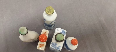 Five Chinese blue and white, iron-red and qianjiang cai snuff bottles, 19/20th C.