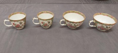 Een Chinees Canton famille rose 41-delig servies met het wapen van Ormiston voor de Schotse markt, 19e eeuw