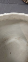 Een Chinese blauw-witte pot met decor van antiquiteiten, Kangxi