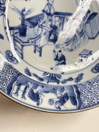 Twee Chinese blauw-witte borden met de Cao zussen, Kangxi merk en periode en Yongzheng