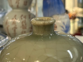 A Chinese monochrome celadon-glazed 'meiping' vase, 18/19th C.