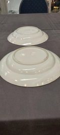 Een Chinees Canton famille rose 41-delig servies met het wapen van Ormiston voor de Schotse markt, 19e eeuw