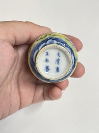 Six tabati&egrave;res en porcelaine de Chine, 19/20&egrave;me