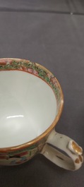 Een Chinees Canton famille rose 41-delig servies met het wapen van Ormiston voor de Schotse markt, 19e eeuw