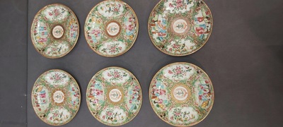 Een Chinees Canton famille rose 41-delig servies met het wapen van Ormiston voor de Schotse markt, 19e eeuw