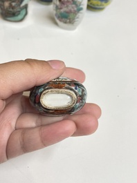 Six tabati&egrave;res en porcelaine de Chine, 19/20&egrave;me
