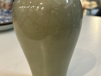 A Chinese monochrome celadon-glazed 'meiping' vase, 18/19th C.