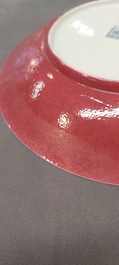 Een paar Chinese monochrome robijnrode schotels, Jiaqing merk en periode