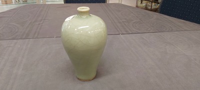 A Chinese monochrome celadon-glazed 'meiping' vase, 18/19th C.