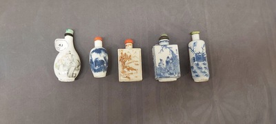 Five Chinese blue and white, iron-red and qianjiang cai snuff bottles, 19/20th C.