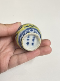 Six tabati&egrave;res en porcelaine de Chine, 19/20&egrave;me