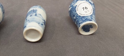 Vier Chinese blauw-witte snuifflessen, 18/19e eeuw