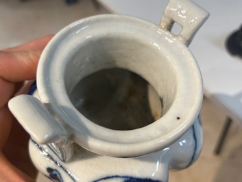 Een diverse collectie Chinees blauw-wit, ijzerrood en famille rose porselein, 19/20e eeuw