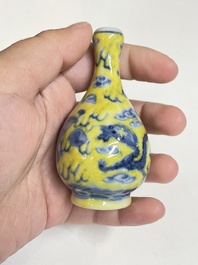 Six tabati&egrave;res en porcelaine de Chine, 19/20&egrave;me