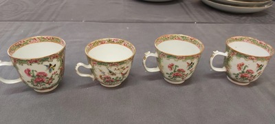 Een Chinees Canton famille rose 41-delig servies met het wapen van Ormiston voor de Schotse markt, 19e eeuw