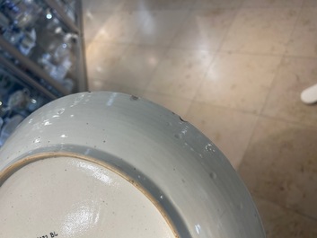 Plat en porcelaine de Chine famille rose &agrave; d&eacute;cor d'un lotus pour le march&eacute; Sud-Est asiatique, Yongzheng