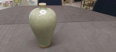 A Chinese monochrome celadon-glazed 'meiping' vase, 18/19th C.