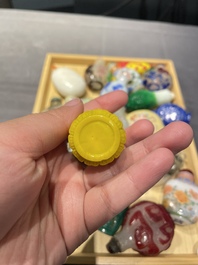 Une collection vari&eacute;e de tabati&egrave;res en jade, pierres dures et verre, Chine, 19/20&egrave;me