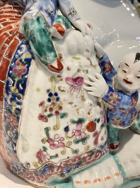 Bouddha en porcelaine de Chine famille rose, marque de Zhu Mao Ji Zao 朱茂記造, R&eacute;publique