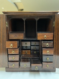 Cabinet en bois dur et huanghuali aux montures en bronze pour le march&eacute; europ&eacute;en, Chine, 19&egrave;me