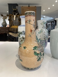 Cinq vases en porcelaine de Chine famille rose et verte, 19/20&egrave;me
