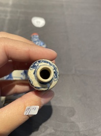 Cinq tabati&egrave;res en porcelaine de Chine en bleu et blanc, 19/20&egrave;me