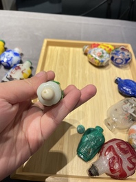Une collection vari&eacute;e de tabati&egrave;res en jade, pierres dures et verre, Chine, 19/20&egrave;me